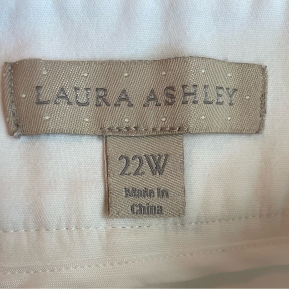 Laura Ashley Women’s Plus Size 22W Cropped Capri Pants - Picture 3 of 5